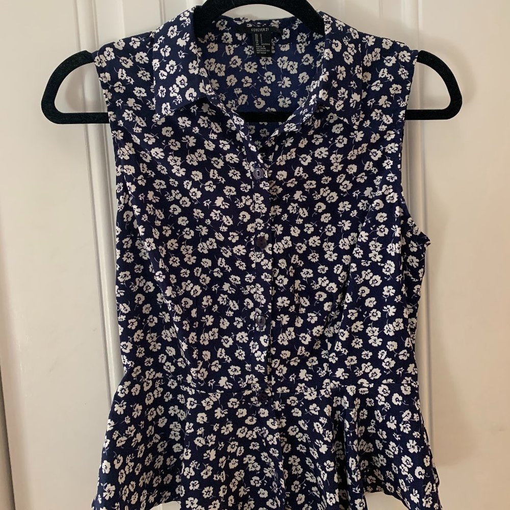 Forever 21 Floral Sleeveless Button Down Peplum